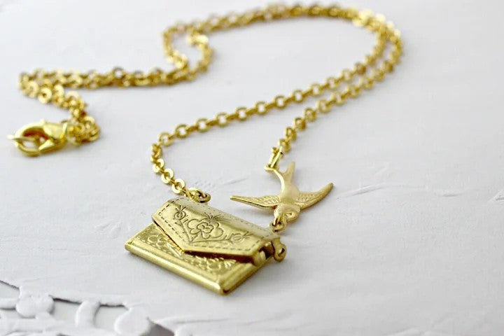 Vletter Locket Christmas Gift-👩 ️💋👩 Friendship Letter Locket Necklace🎁 ...